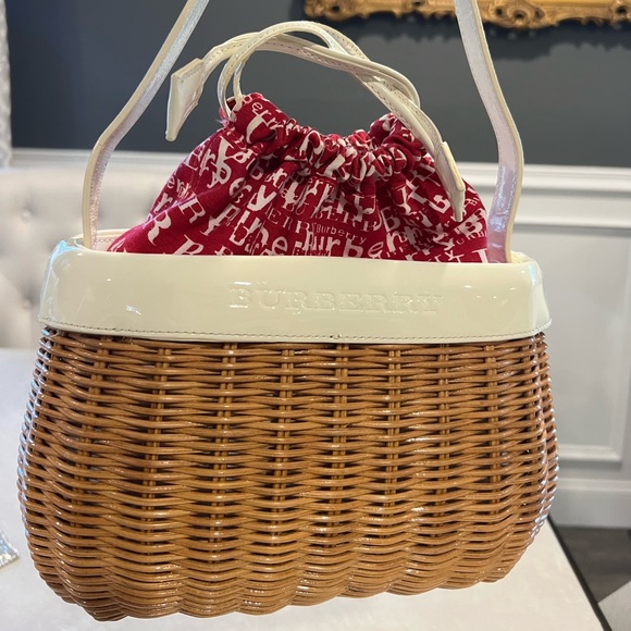 🤎🤍Burberry Wicker Bag🤍🤎 - Picture 2 of 13